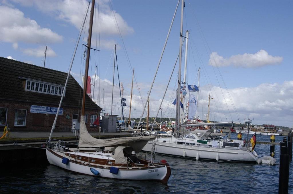 Hotel Admiral Scheer Laboe Esterno foto