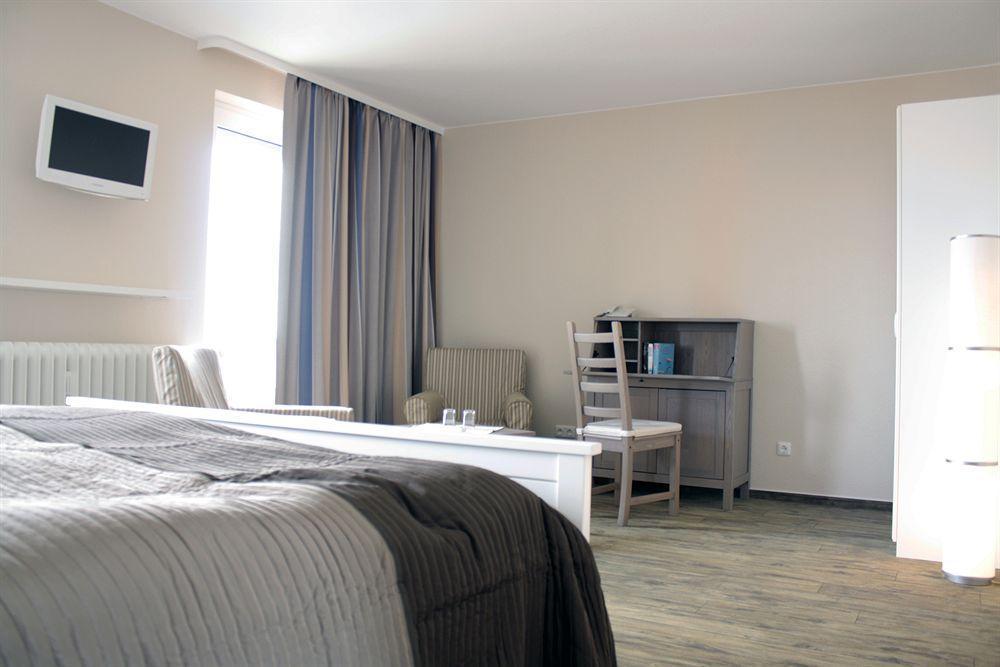 Hotel Admiral Scheer Laboe Esterno foto